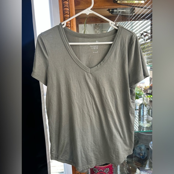 Bundle of clothes I don’t wear anymore , great condition! Message me! <3 - Picture 15 of 16